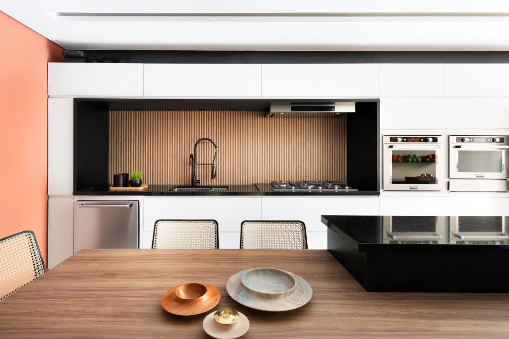 38-consultorio-odontologico-vira-casa-jovem-e-contemporanea-de-150-m-2 38-consultorio-odontologico-vira-casa-jovem-e-contemporanea-de-150-m-2