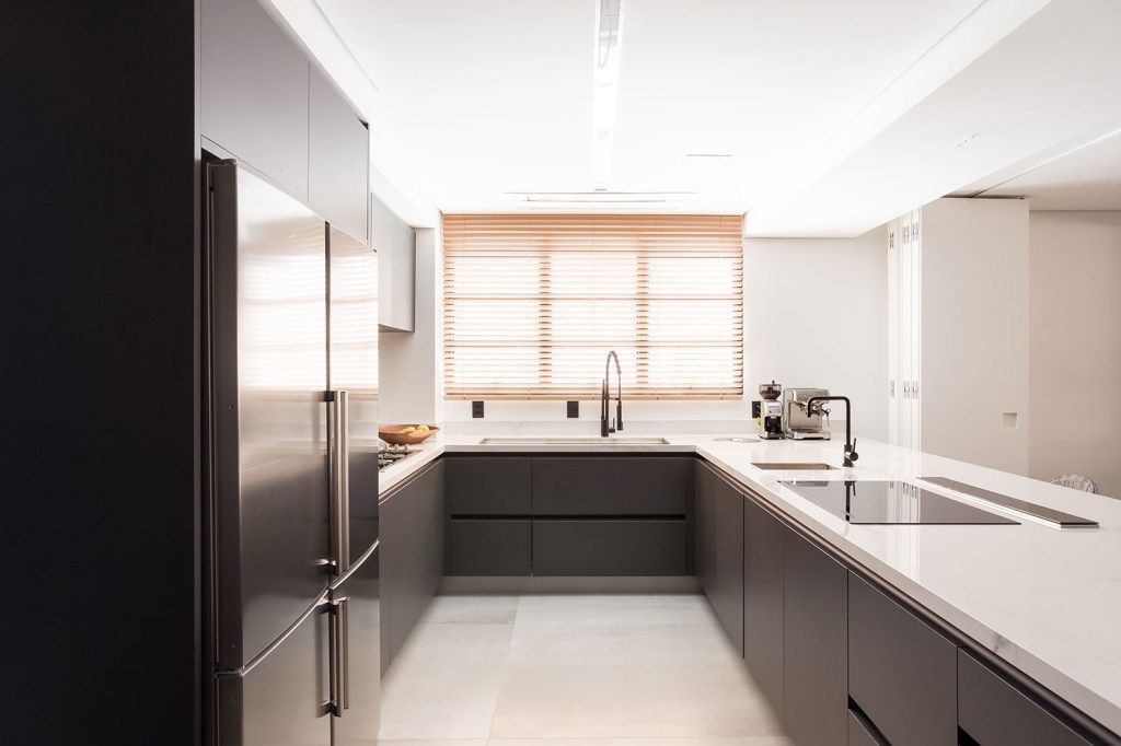 reforma-deixa-ape-de-315-m²-com-estilo-moderno-e-contemporaneo-casa.com-figueiredo-fischer-ricardo-bassetti-(73) reforma-deixa-ape-de-315-m²-com-estilo-moderno-e-contemporaneo-casa.com-figueiredo-fischer-ricardo-bassetti-(73)