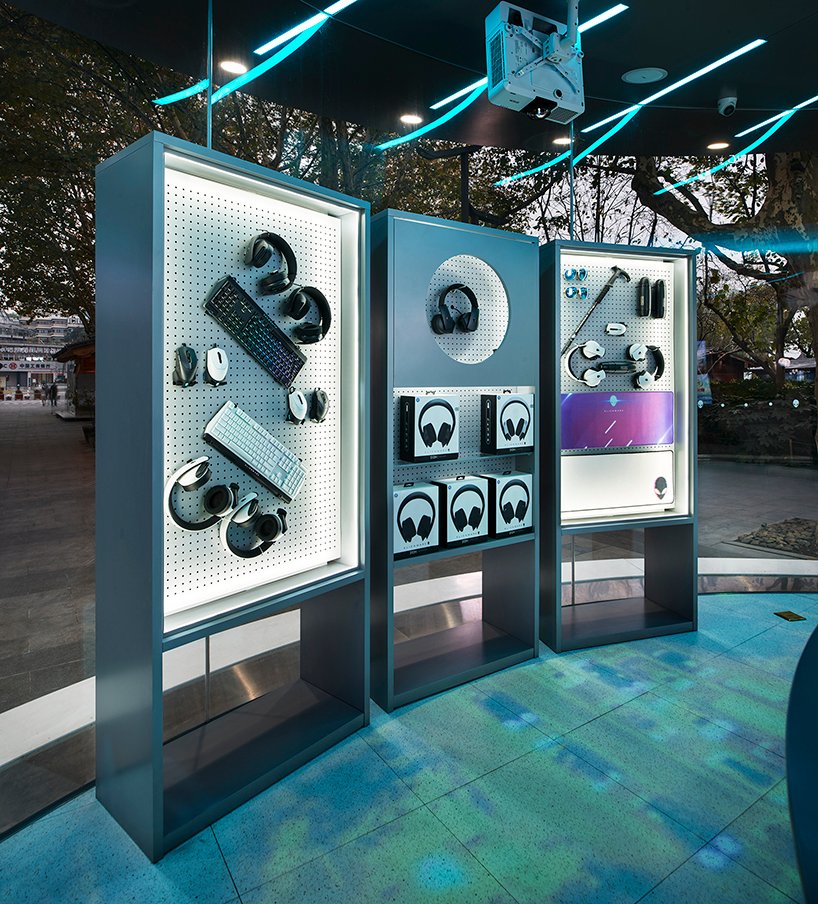 Esta-loja-foi-inspirada-em-uma-nave-espacial-designboom-05 Esta-loja-foi-inspirada-em-uma-nave-espacial-designboom-05