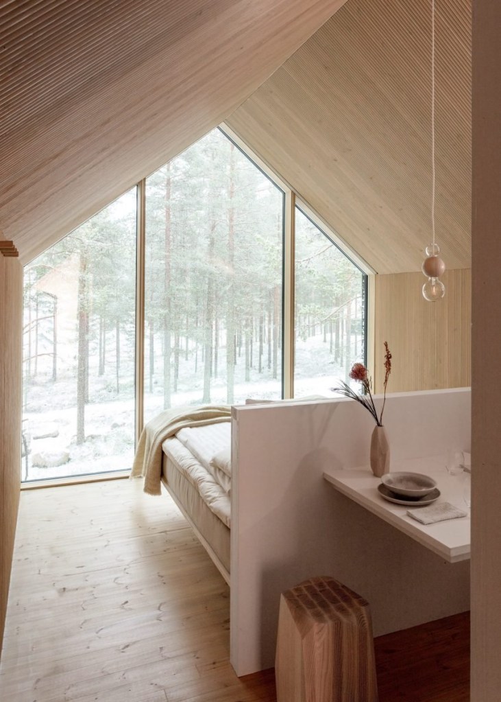 ambientes-cabanas-quarto-casa-interiores-dezeen-03