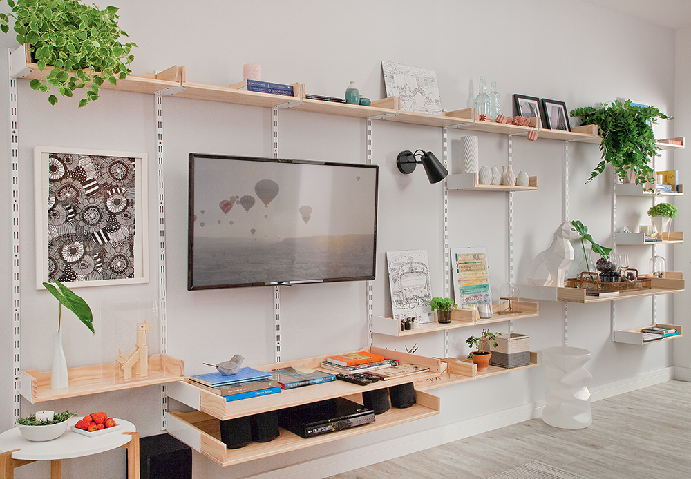 Estilo escandinavo salas de estar e jantar integradas e espaçosas rack feito com trilhos