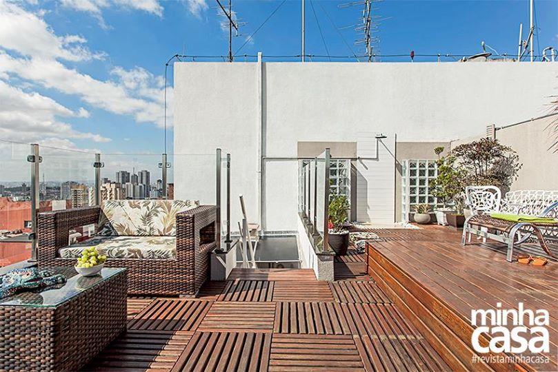 Terraço na cobertura: projeto transforma telhado em área de lazer com chuveirão