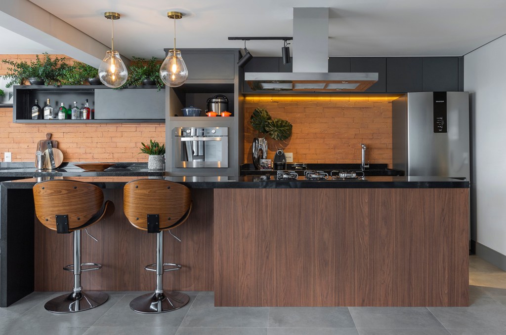 Estilo industrial e funcionalidade definem este apê de 74 m²