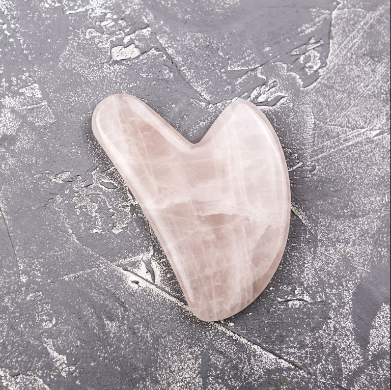 Para-que-servem-o-Gua-Sha-e-os-rolinhos-de-cristal-para-a-face-03 Para-que-servem-o-Gua-Sha-e-os-rolinhos-de-cristal-para-a-face-03
