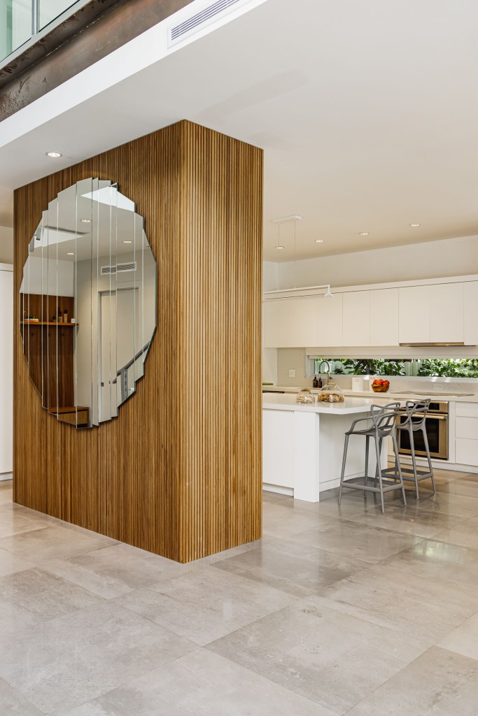 2-estilo-contemporaneo-e-design-nacional-marcam-esta-casa-de-330-m-2