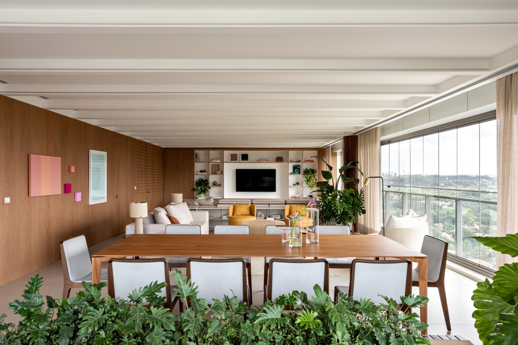 Vista linda e integração de áreas sociais são destaques em apê de 280 m²