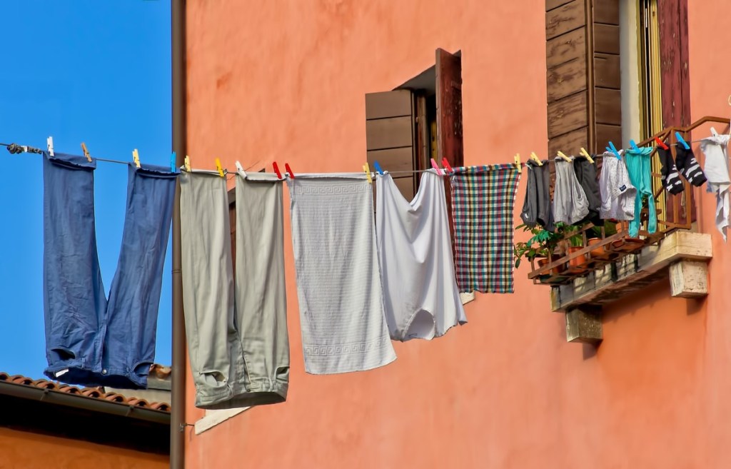 5-dicas-para-usar-o-prendedor-de-roupa-casa.com-unsplash-3-ricardo-gomez-angel 5-dicas-para-usar-o-prendedor-de-roupa-casa.com-unsplash-3-ricardo-gomez-angel
