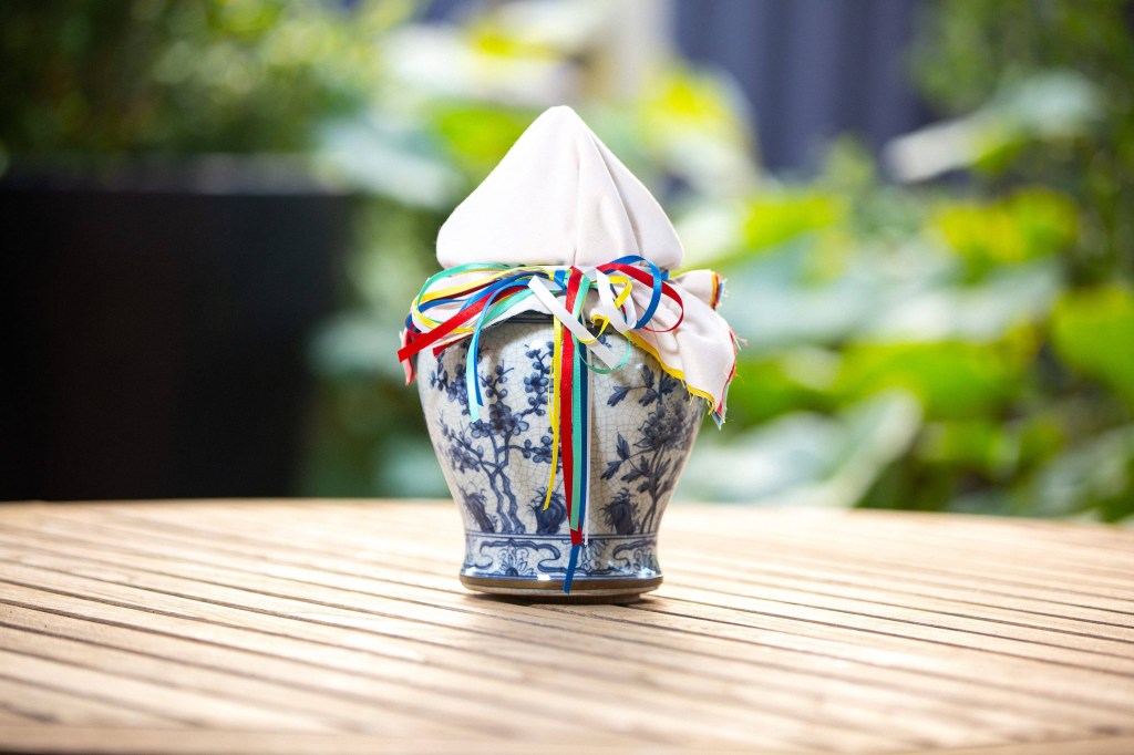 Faça um vaso da riqueza de Feng Shui para atrair $ no ano novo