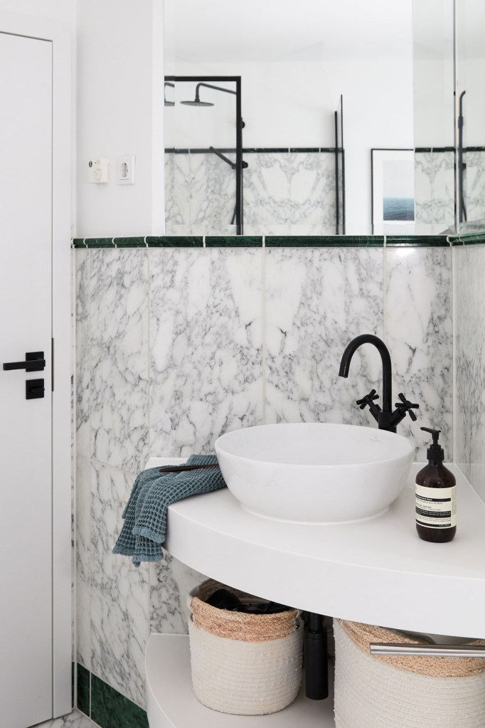 reforma-em-ape-na-alemanha-traz-cor-e-visual-mais-moderno-casa.com-kathy-kunz-interiors-sabine-zoltnere-2