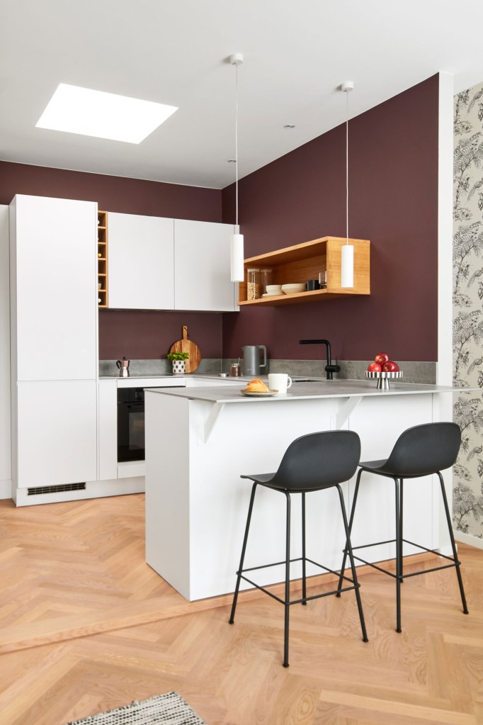 reforma-em-ape-na-alemanha-traz-cor-e-visual-mais-moderno-casa.com-kathy-kunz-interiors-sabine-zoltnere-3