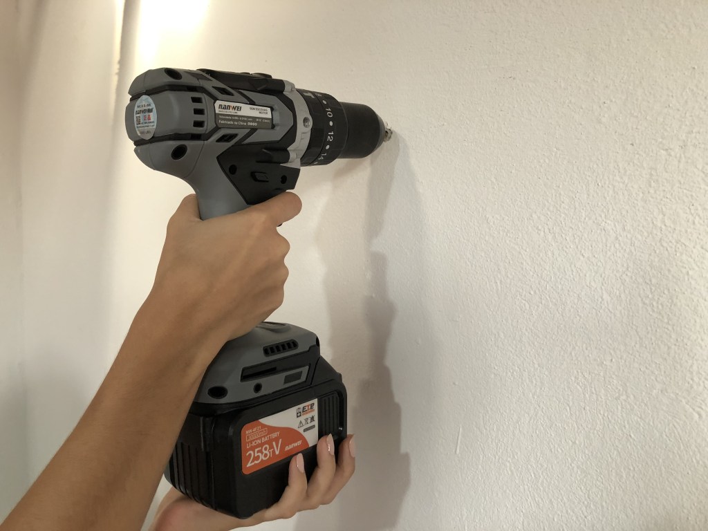 Review: furadeira e parafusadeira da Nanwei é sua melhor amiga na obra