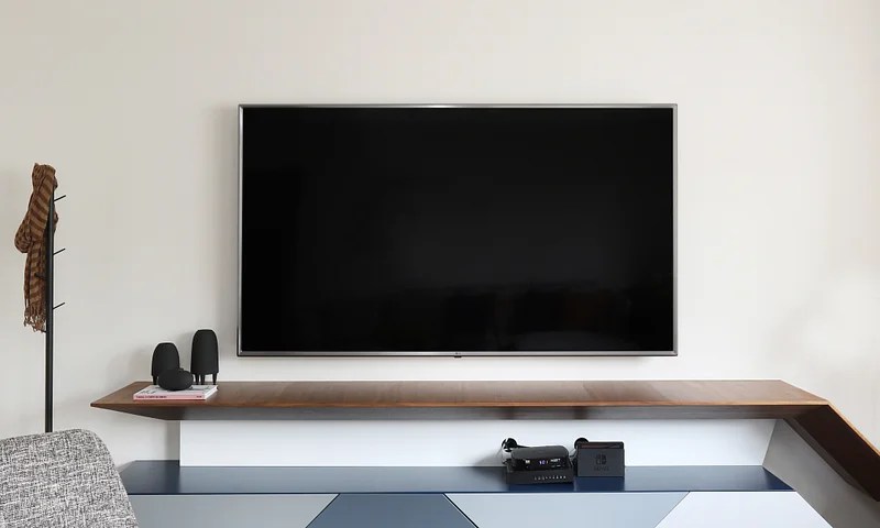 O rack personalizado também é uma boa solução. Neste exemplo, usando materiais diferentes. Projeto de Zalc Arquitetura O rack personalizado também é uma boa solução. Neste exemplo, usando materiais diferentes. Projeto de Zalc Arquitetura