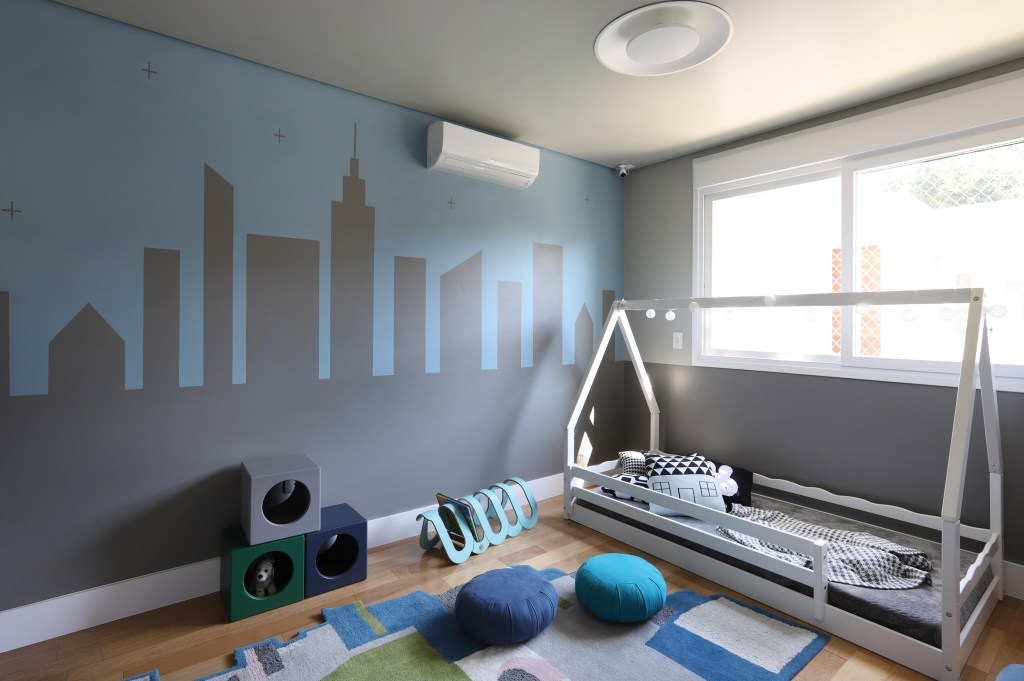 34-minimalismo-contemporaneo-e-moderno-se-misturam-nesta-casa-de-350-m-2 Quarto infantil com tema cidade