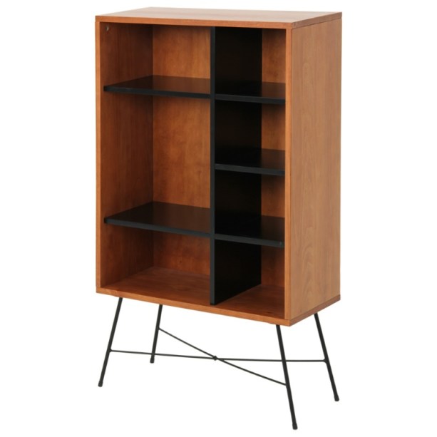 Peças como coringas como pequenos armários são bastante úteis como pontos de apoio e armazenamento. Na foto, modelo Mid Century Estate. Peças como coringas como pequenos armários são bastante úteis como pontos de apoio e armazenamento. Na foto, modelo Mid Century Estate.