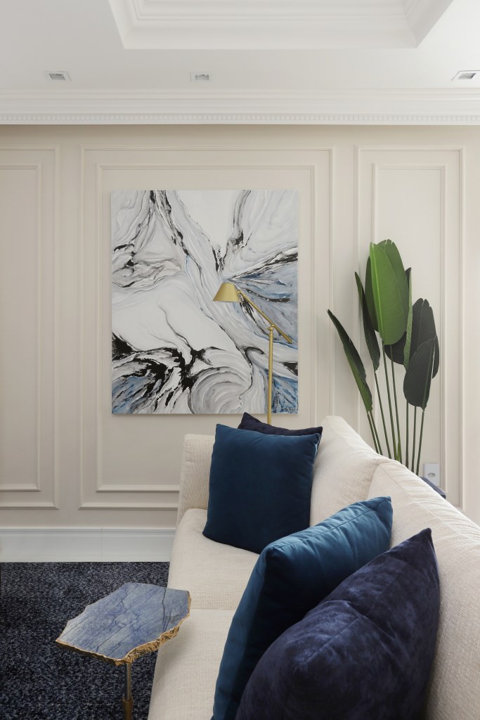 classico-ape-140m-marmore-boiseries-gabriela-mendes-fotos-mariana-orsi-boiserie-quadro-planta-sofa classico-ape-140m-marmore-boiseries-gabriela-mendes-fotos-mariana-orsi-boiserie-quadro-planta-sofa