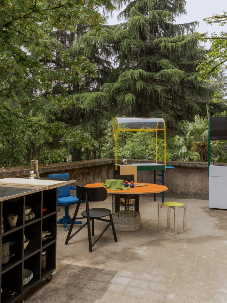 3-essas-cozinhas-imaginam-como-sera-cozinhar-no-futuro Cozinha independente em jardim
