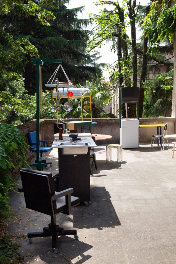 9-essas-cozinhas-imaginam-como-sera-cozinhar-no-futuro Exposição de cozinhas independentes em espaço aberto