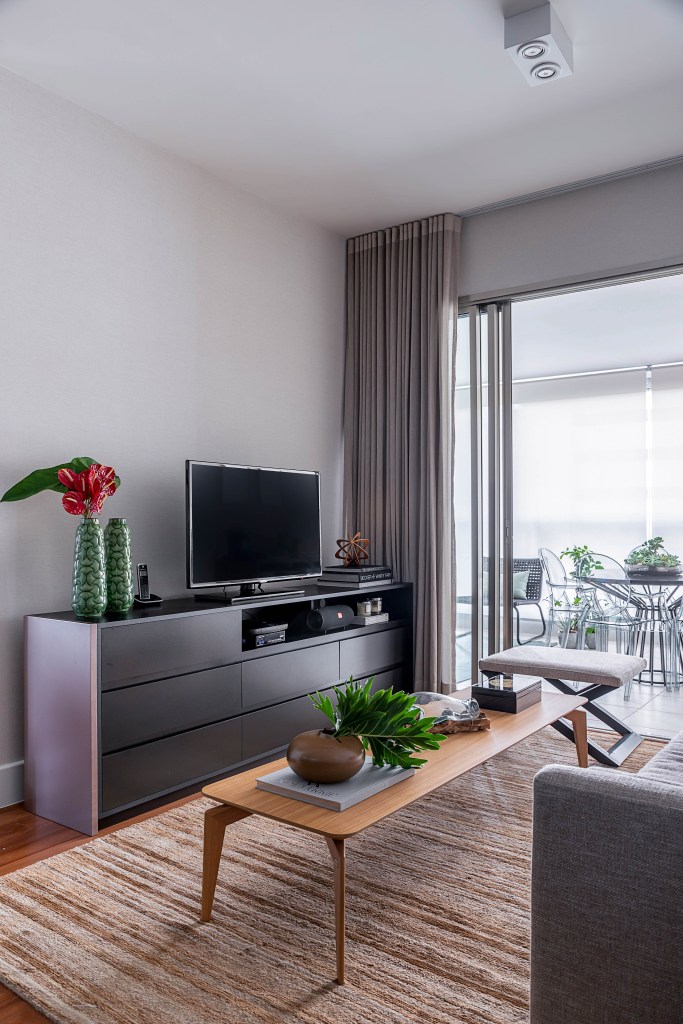 Casa-livre-de-alergias-como-evitar-os-problemas-respiratórios-05 Ventilação e iluminação, estante com nichos fechados e superfícies fáceis de limpar: o lar perfeito para quem evita ao máximo a poeira e as alergias