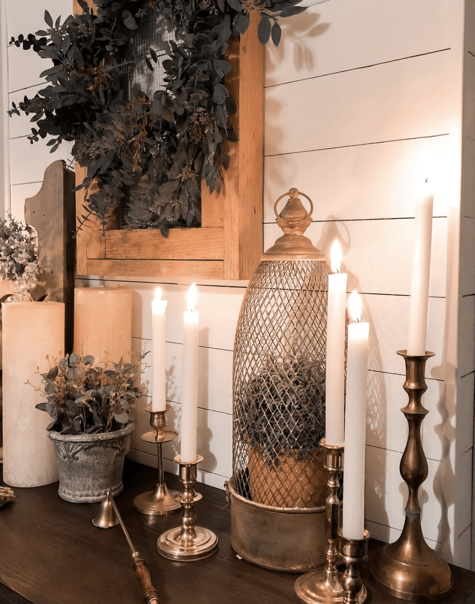 Como-decorar-cada-cômodo-com-velas-e-inspiraçõe-05 Castiçais com velas longas