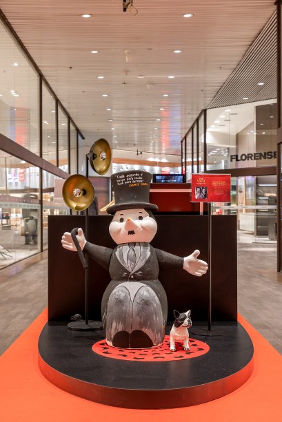 Juliana Sicca e Bruno Isaac - Snow Chaplin. Juliana Sicca e Bruno Isaac - Snow Chaplin.