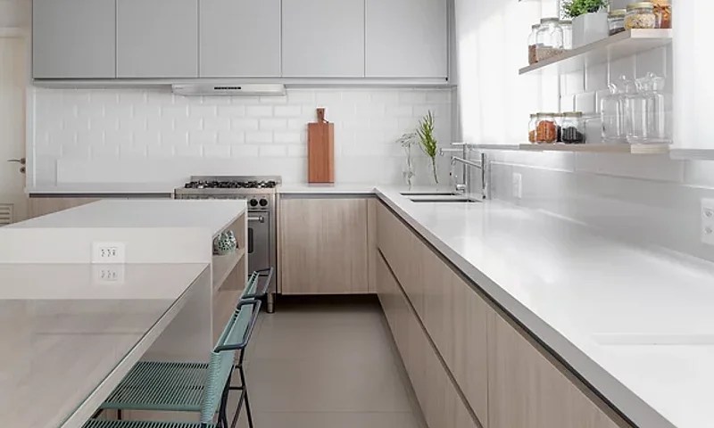 cozinhas-em-l-para-inspirar-landhi-bossa-arquitetura Cozinha em formato de L com marcenaria clara