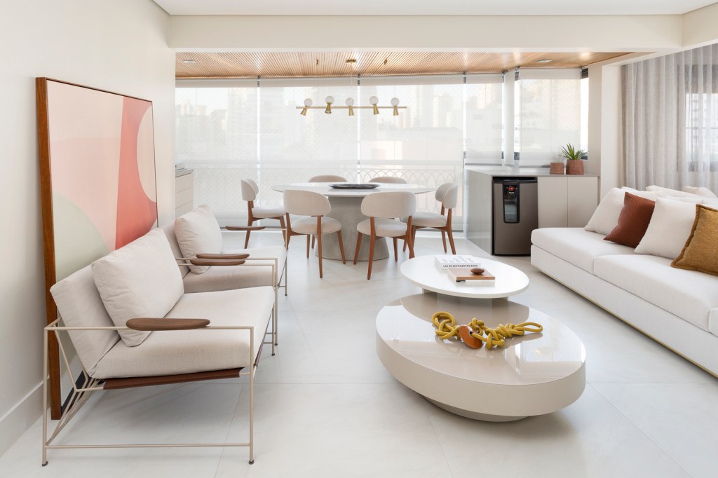 Reforma em apê de 112m² faz cozinha dobrar de tamanho