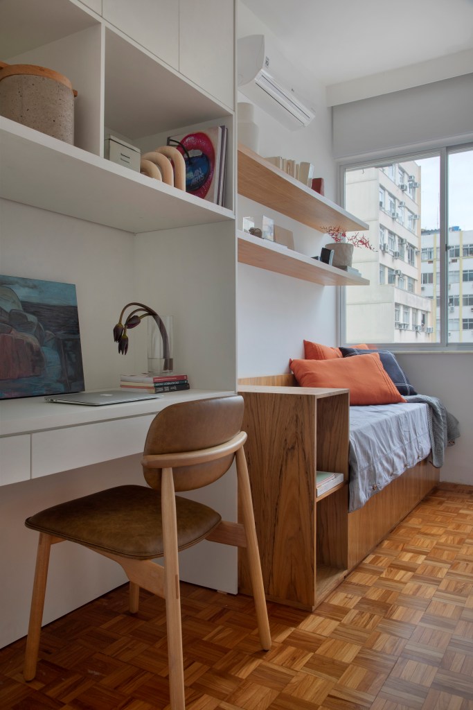 Quarto; home office; sofá cama