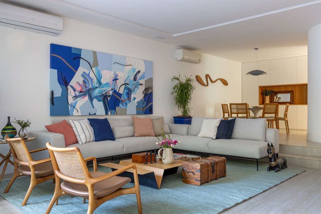 Casa ampla e iluminada no Rio é integrada ao paisagismo