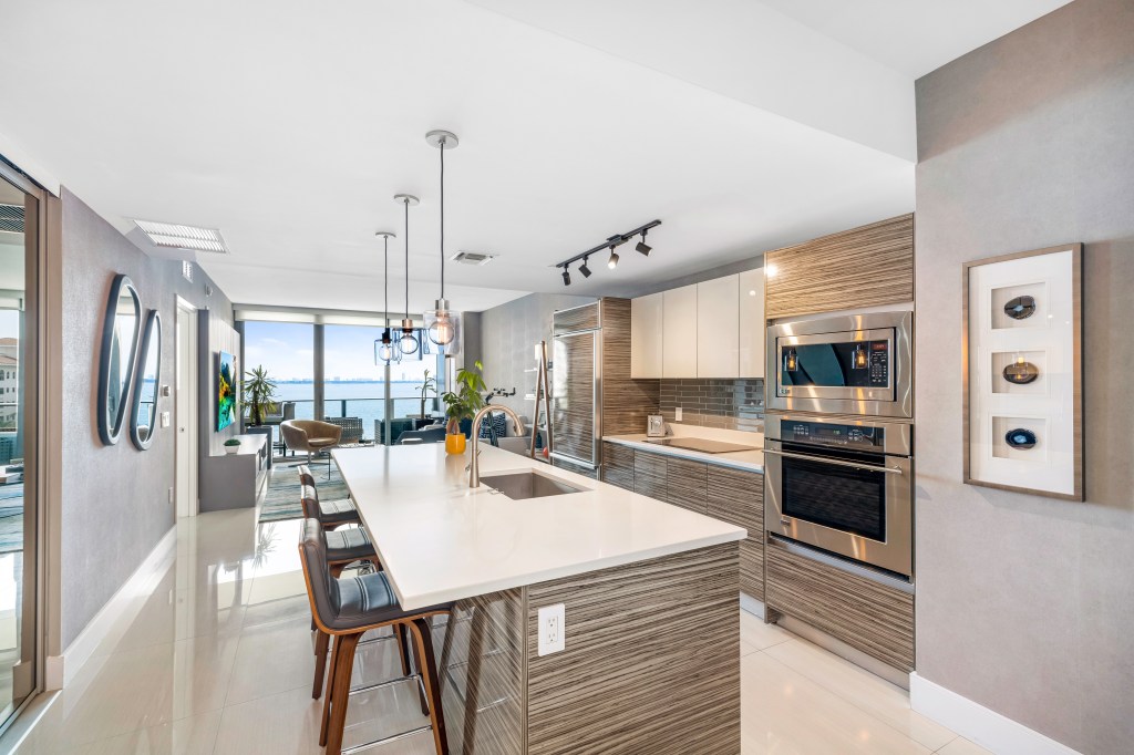 Quais são as diferenças entre arquitetura de interiores no Brasil e EUA