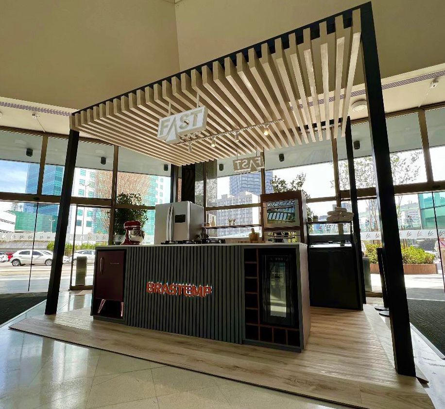 Hayato Fujii, do escritório de Kengo Kuma, assina pop up store em SP