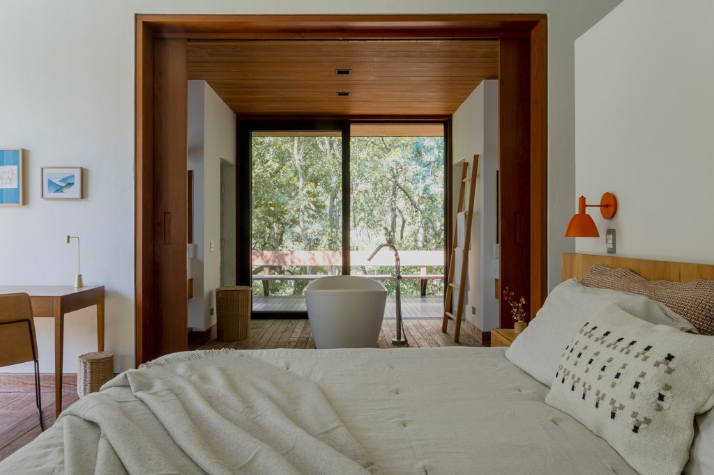 Casa de campo de 818 m² é um verdadeiro refúgio em meio à natureza