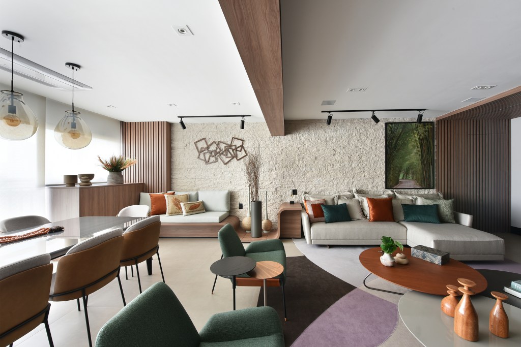 Decoração de apê de 149m² traz conforto pelos materiais naturais