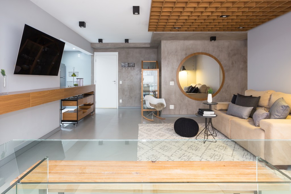 Apê de 89 m² ganha paredes com cimento queimado e piso com camada de epóxi