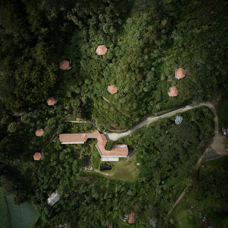 hotel-sustentavel-colombia-area-de-reflorestamento-permacultura-14 Hotel sustentável na Colômbia tem área de reflorestamento e permacultura. Na foto, vista aérea da pousada.