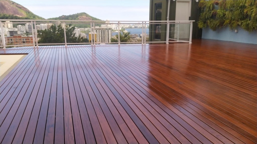 Deck de Ipê Grooved.