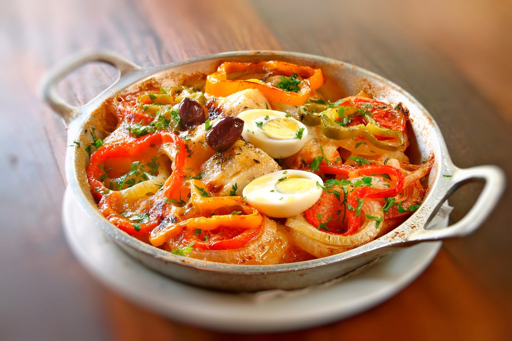 Páscoa: 7 benefícios que o bacalhau traz à saúde e uma receita