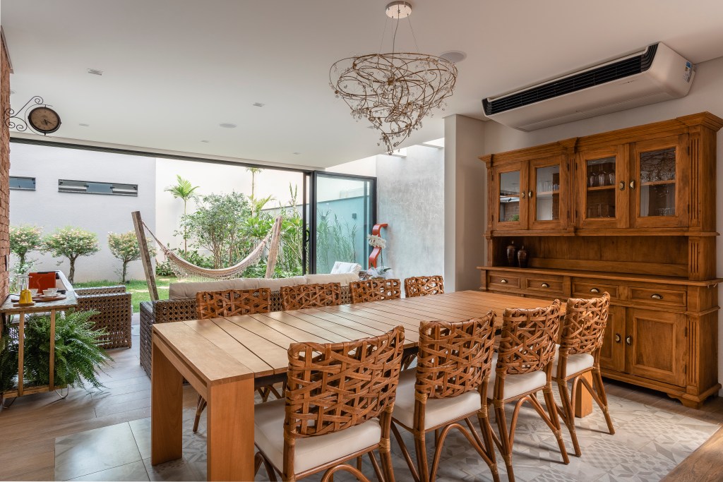 Estilo rústico chic com madeira é tendência na decoração