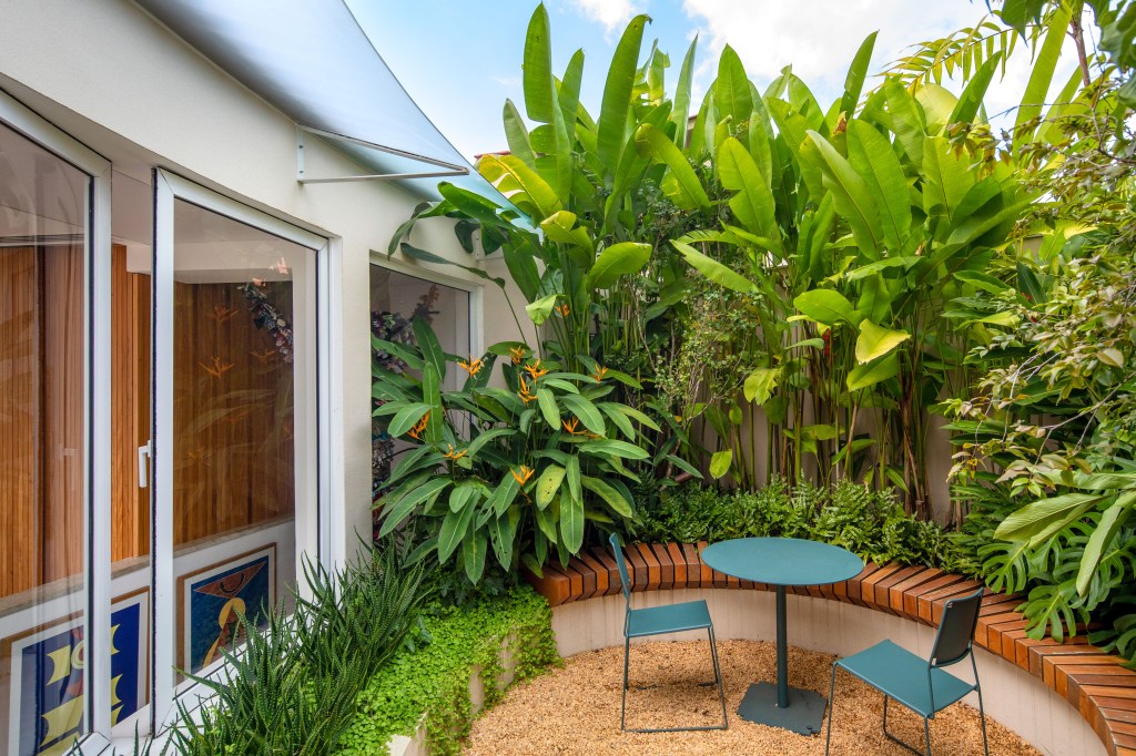 Cobertura com planta circular tem jardim interno, área gourmet e sauna