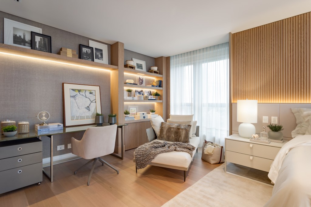 Mini sala de estar no quarto: veja projetos com cantinhos charmosos