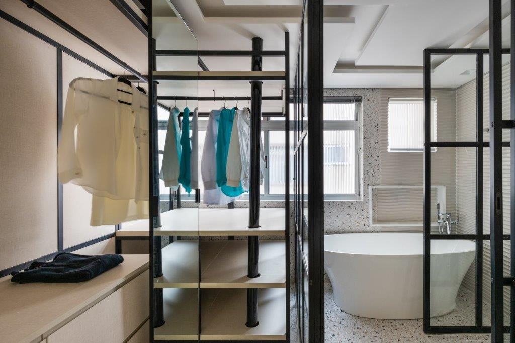 Closet integrado com sala de banho é o destaque de apê de 100 m²