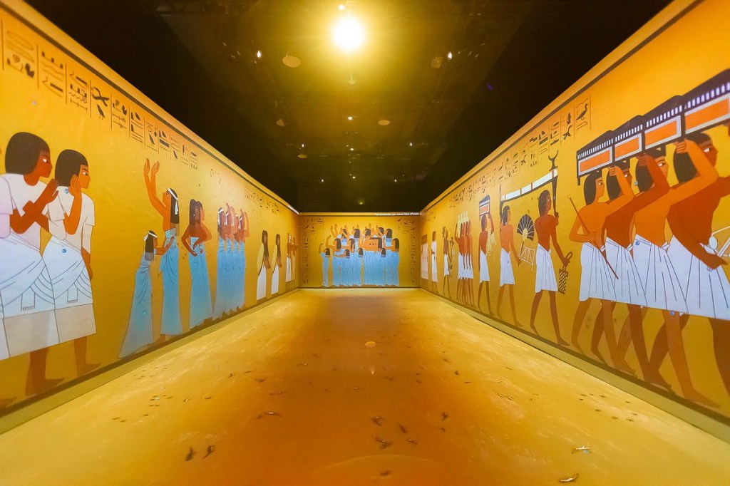 Exposição “Tutankamon, uma experiência imersiva” leva visitantes até o Egito